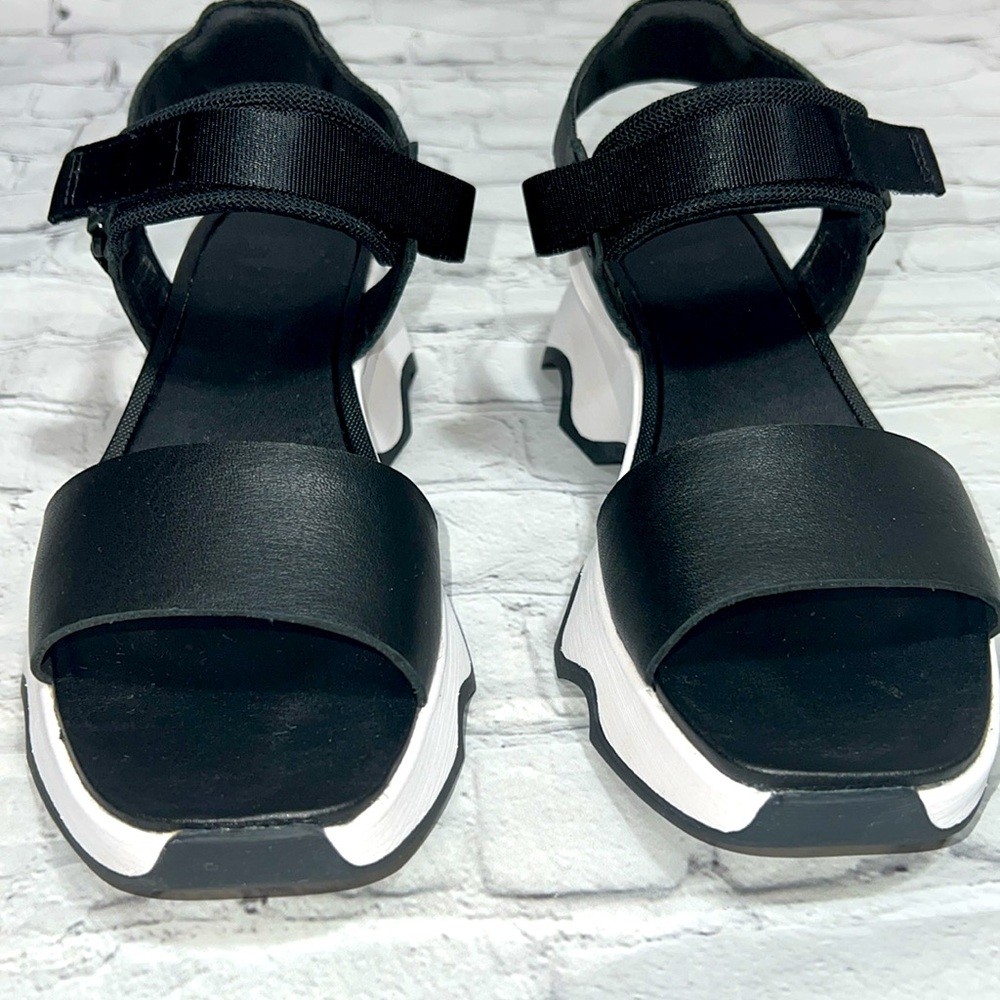 Sorel Kinetic Y-Strap Black Sandals - Women’s Size 10 - Picture 6 of 16